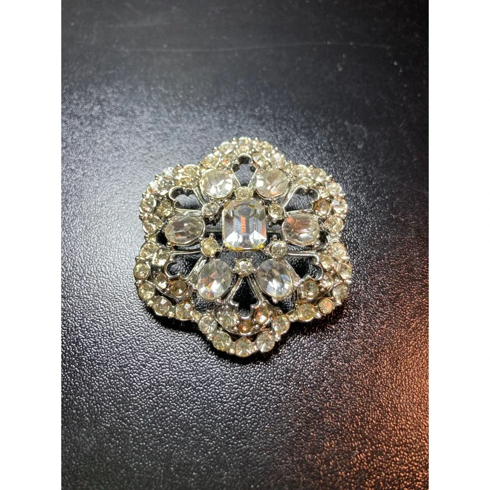Vintage Clear Rhinestone Brooch Openwork‎ Filigree Silver Tone Pin Emerald Cut